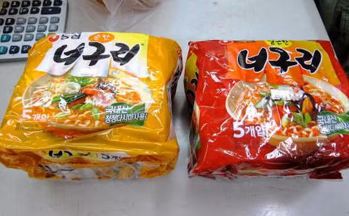 Hai loại mì ăn liền của hãng Nongshim bị phát hiện chứa chất gây ung thư - Ảnh: Taipei Times