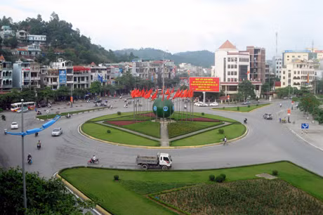 Hạ Long - thành phố thủ phủ của Quảng Ninh đang trong quá trình nâng cấp lên đô thị loại I. Ảnh: NGỌC HÀ