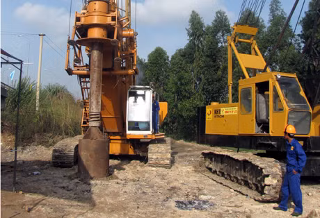 Sau lễ động thổ nhà thầu tiến hành thi công cầu vượt đường sắt.