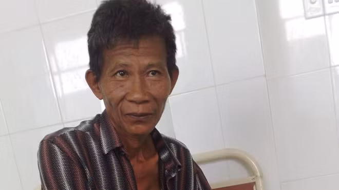 Ông Thắng đã tỉnh dậy sau cuộc nhậu - Ảnh: SƠN LÂM