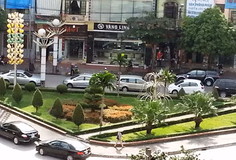 Theo phương án tính giá đất 2013, các khu vực trung tâm của TP Hạ Long có giá cao nhất, khoảng 36 triệu đồng/m2. (Trong ảnh: Khu vực Phố Mới, phường Trần Hưng Đạo).