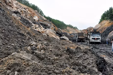 Không những thế nhiều gói thầu bị sụt trượt mái taluy với khối lượng lớn như gói thầu xây lắp 12 và 13.