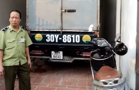  Xe ô tô chở hàng bị cơ quan chức năng bắt