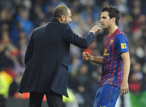  HLV Pep Guardiola từng không hài lòng với thái độ của Cesc Fabregas.