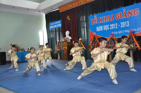 Tiết mục biểu diễn võ Wushu của học sinh nhà trường
