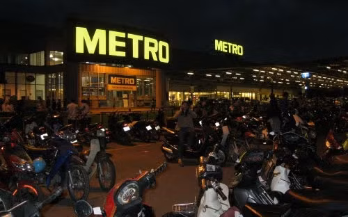 Trong các năm 2010, 2011, và 2012, Metro đã xây dựng bốn trung tâm mới mỗi năm.