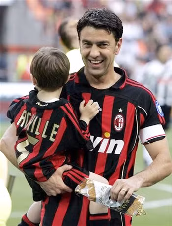 Costacurta là một trong những ứng viên cho chiếc ghế HLV Milan.