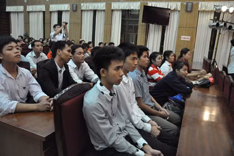 30 sinh viên Lào đang theo học tại Trường CĐ Sư phạm Quảng Ninh cũng đến tham dự lễ tổng kết và trao giải