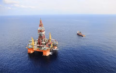Giàn khoan khổng lồ Ocean Oil 981 của Trung Quốc vừa chính thức đi vào hoạt động hồi tháng 8 tại phía đông của Biển Đông sau 6 năm xây dựng. Ảnh: Xinhua.