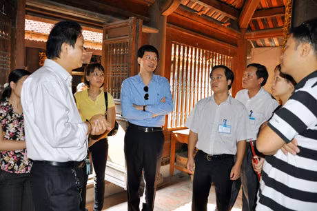 Đoàn khảo sát tham quan thực tế di tích lịch sử đền Trần Hưng Đạo, miếu Vua Bà.