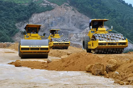 Nếu được đáp ứng đủ vốn nhà thầu đã thi công xong móng cấp phối đá dăm chứ không phải đang thực hiện phần đắp đất lớp k98.