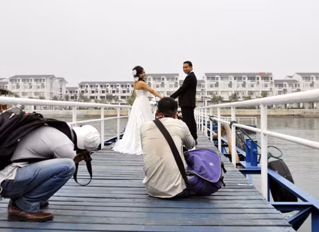 Buổi chụp ảnh cưới của một đôi bạn trẻ tại Khu du lịch Tuần Châu.