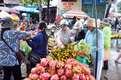 Tại các chợ trung tâm, giá cả một số mặt hàng tăng nhẹ.
