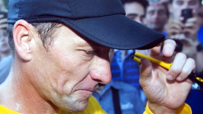Lance Armstrong chính thức bị UCI tước 7 danh hiệu Tour de France vào chiều 22-10 (giờ VN) - Ảnh: Reuters