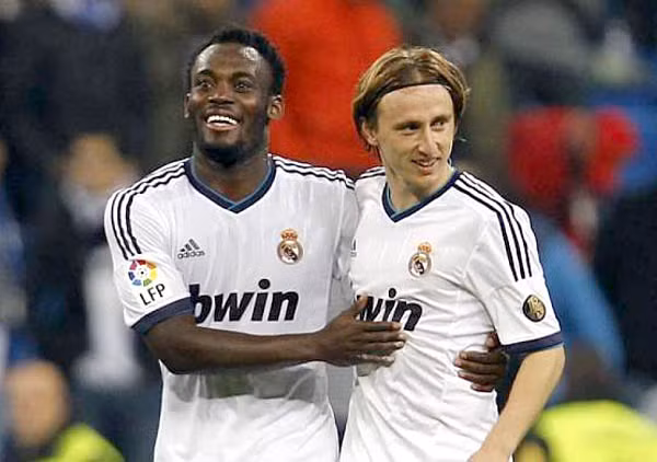 Cả Modric (phải) và Essien (trái) đều gây thất vọng