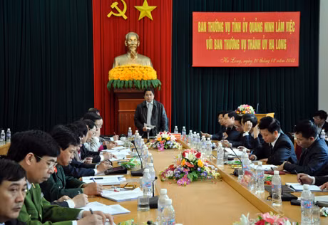 Đồng chí Bí thư Tỉnh ủy Phạm Minh Chính phát biểu tại buổi làm việc .