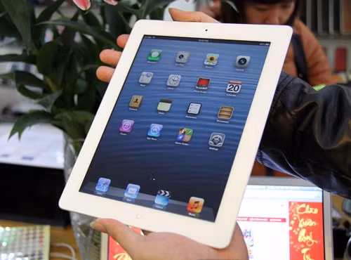 iPad thế hệ 4 dung lượng 128 GB có kiểu dáng giữ nguyên so với bản 16, 32 và 64 GB.