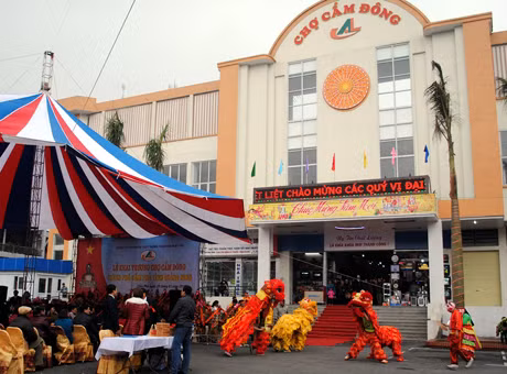 Chợ Cẩm Đông, TP Cẩm Phả được khai trương đầu năm 2013.
