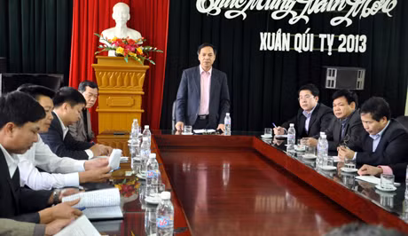 Đồng chí Đặng Huy Hậu, Phó chủ tịch UBND tỉnh phát biểu chỉ đạo tại buổi làm việc với xã Tiền An. 182: Lãnh đạo UBND TX Quảng Yên báo cáo hoạt động sản xuất đầu năm.