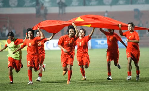 Bóng đá nữ Việt Nam có cơ hội làm nên lịch sử nếu lọt vào World Cup 2015. Ảnh: Thế Ngọc.