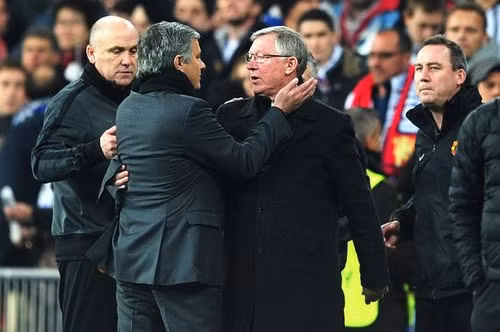Mourinho và Alex Ferguson bất phân thắng bại trong "keo đầu" ở Bernabeu.
