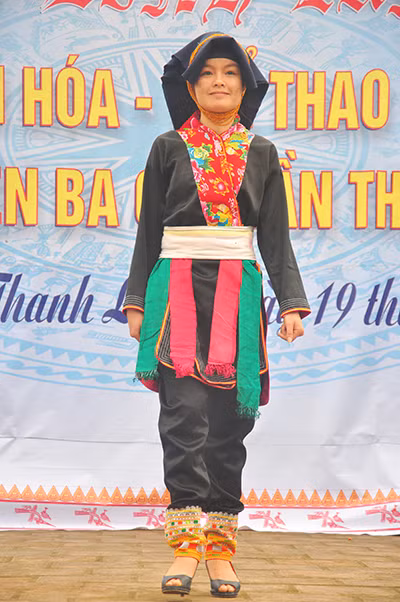 Thiếu nữ Dao thanh phán.