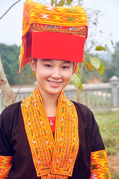 Nét duyên dáng thiếu nữ người Dao.