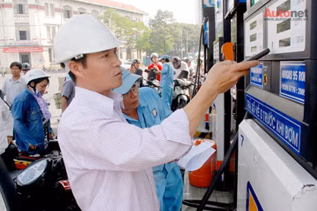 Phương án tăng giá xăng dầu trong nước là không tránh khỏi