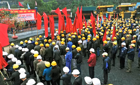 Quang cảnh lễ ra quân sản xuất đầu xuân tại Công ty CP Than Cọc Sáu. Ảnh: Võ Cường (CTV)