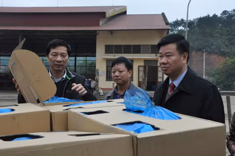 Đồng chí Nguyễn Văn Đọc, Phó Bí thư Tỉnh ủy, Chủ tịch UBND tỉnh kiểm tra tiến độ thi công cầu Bắc Lịch.