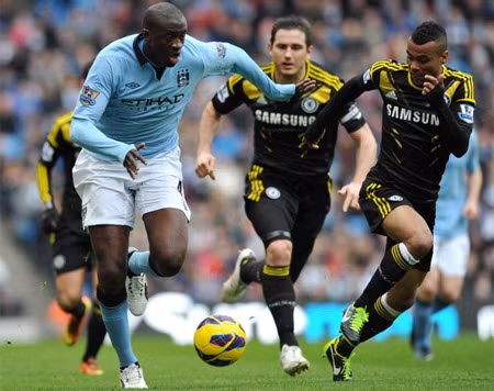 Yaya Toure bất ngờ được đôn lên đá như hộ công
