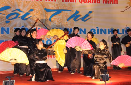 các tiết mục hát then đàn tính biểu diễn