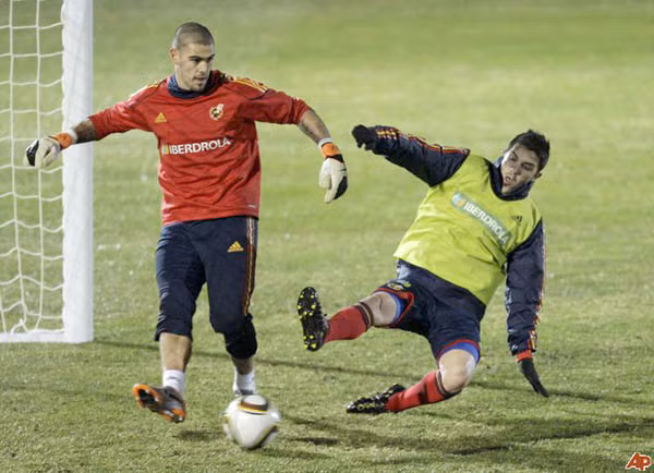 Villa (phải) và Valdes sẽ tới Arsenal