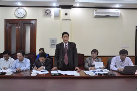Đồng chí Trần Văn Quang, Phó Giám đốc Sở KH&CN trình bày Đề án Tăng cường tiềm lực cho các tổ chức KH&CN