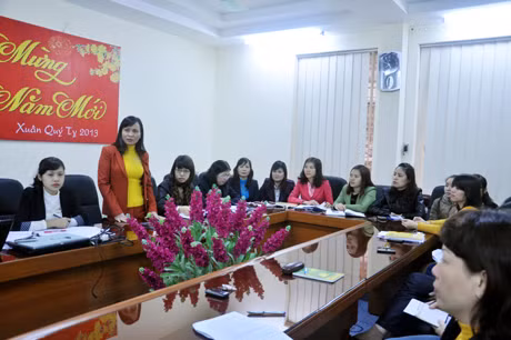 Hội nghị đóng góp ý kiến về Dự thảo sửa đổi Hiến pháp năm 1992 do Hội LHPN tỉnh tổ chức.