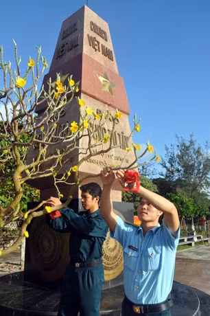 Chiến sĩ Trường Sa đón xuân Quý Tỵ 2013.