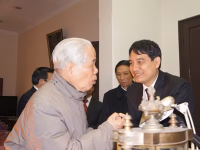 Bí thư thứ nhất T.Ư Đoàn Nguyễn Đắc Vinh thăm và chúc Tết nguyên Tổng Bí thư Đỗ Mười.