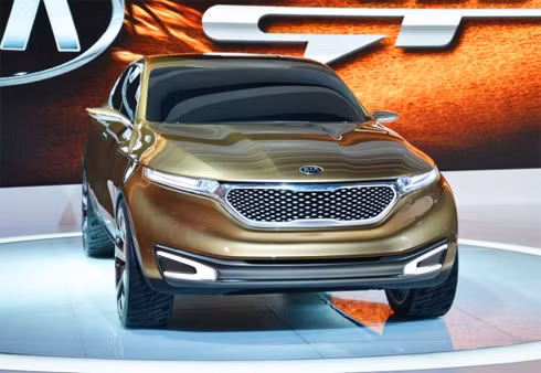 Kia Cross GT với ngoại hình được ví là một chiếc BMW mang thương hiệu Hàn. Ảnh: Autoblog.