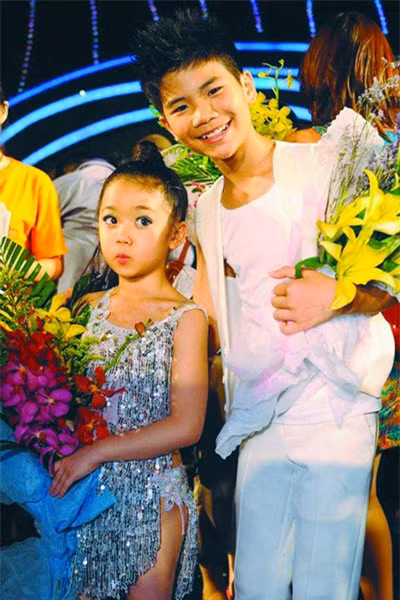  Đăng Quân - Bảo Ngọc trong giây phút đăng quang quán quân Vietnam’s Got Talent 2011
