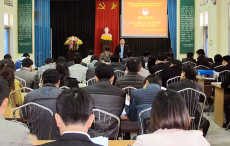 BTV Tỉnh Đoàn, Hội LHTN tỉnh tổ chức hội nghị tham gia góp ý vào Dự thảo sửa đổi Hiến pháp năm 1992. Ảnh: Quốc Tảo