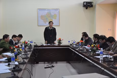 Đồng chí Nguyễn Văn Đọc, Phó Bí thư Tỉnh ủy, Chủ tịch UBND tỉnh kiểm tra tiến độ thi công cầu Bắc Lịch.