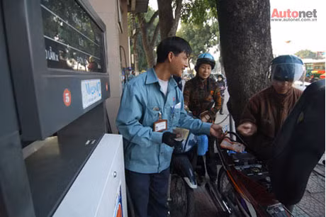 Nên cho doanh nghiệp tăng giá xăng dầu ở mức thấp