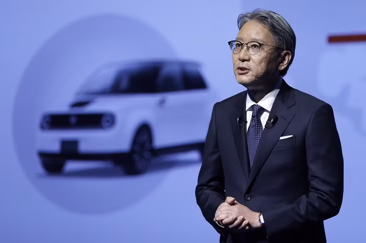 CEO Honda Toshihiro Mibe công bố chiến lược xe điện trong họp báo 23/4. (Ảnh: Bloomberg)