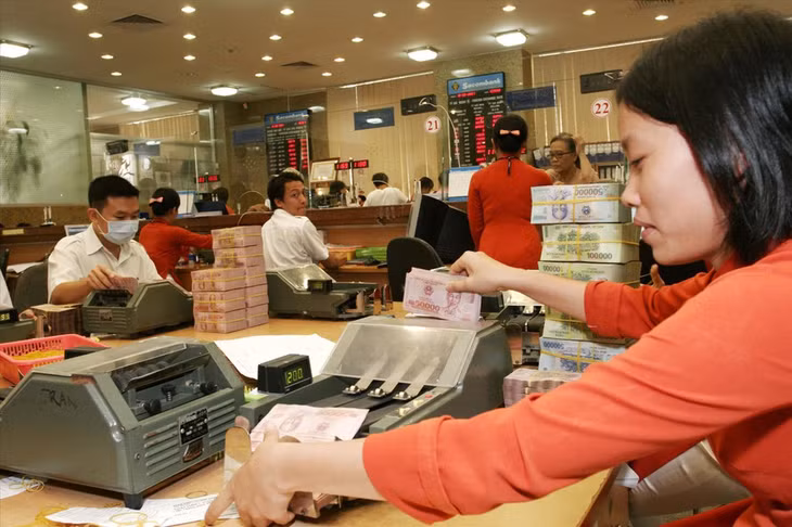 ADB nhận định, vẫn còn nhiều rủi ro với kinh tế Việt Nam trong bối cảnh dịch COVID-19 đang bùng phát trở lại trên thế giới. Ảnh: Như Ý
