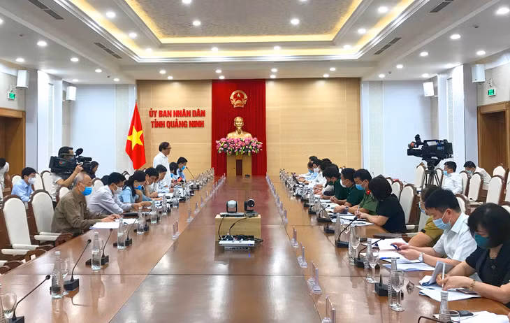 Quang cảnh buổi làm việc. 