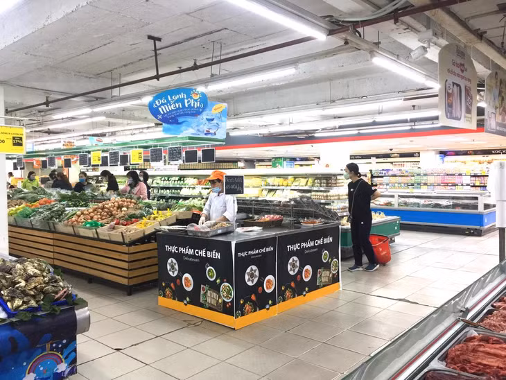 Giá lương thực, thực phẩm giảm do nguồn cung dồi dào.