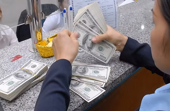 Giá USD tự do tiếp tục tăng sáng 26.4.