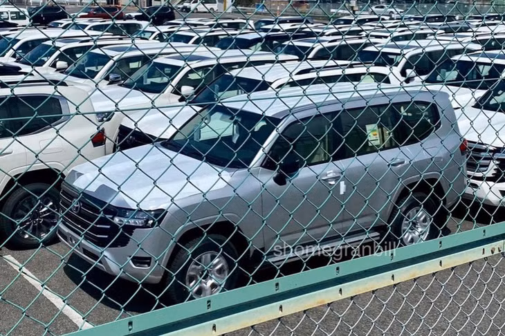Land Cruiser bản tiêu chuẩn