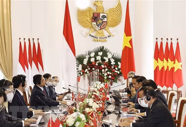Thủ tướng Chính phủ Phạm Minh Chính và Tổng thống Indonesia Joko Widodo tại cuộc hội đàm. (Ảnh: Dương Giang/TTXVN)