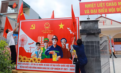 Ảnh 10. Phường Tân An, trang trí tuyên truyền chào mừng bầu cử
